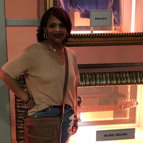 Meet your Posher, Monica - Picture 2 of 5